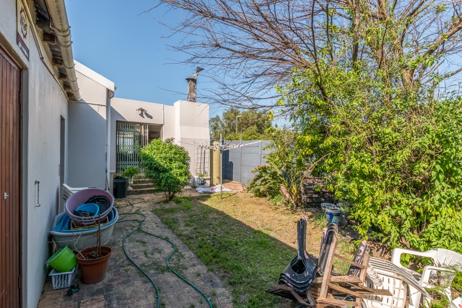 4 Bedroom Property for Sale in Vredekloof East Western Cape